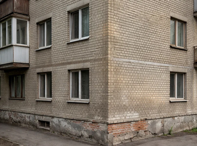 Наружный угол дома без утепления — источник теплопотерь наружный угол многоквартирного дома без утепления зимой